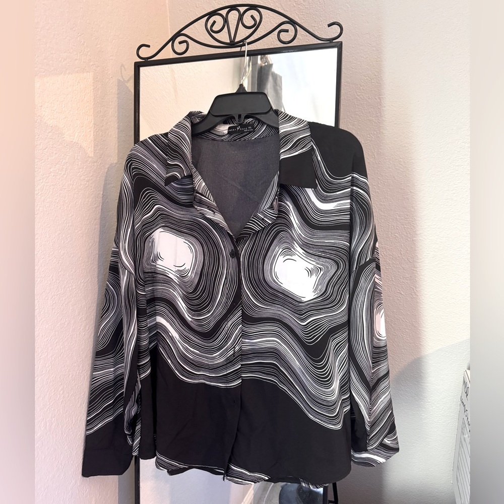 Black and White Swirl Pattern Blouse
